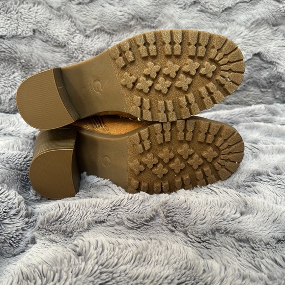 Adorable GUESS boots - Picture 3 of 5